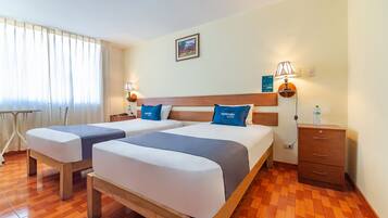 Quarto duplo standard | Roupas de cama antialérgicas, escrivaninha, Wi-Fi de cortesia