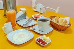 Desayuno continental incluido todos los días