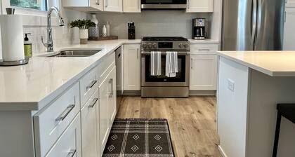 HOT TUB - Saugatuck/Douglas, Kalamazoo Lake Luxury Home - Sleeps 8