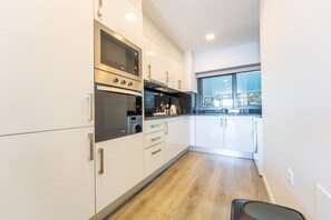 Fridge, microwave, oven, coffee/tea maker - FLH Amazing Ocean View with Balcony (Gaula)