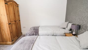 Cottage | 2 bedrooms, individually decorated, individually furnished, free WiFi