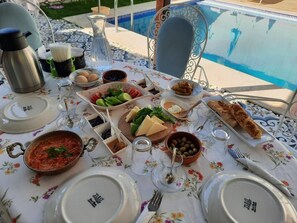 Free daily full breakfast 