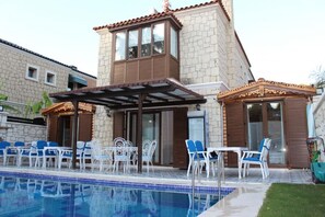 42-inch LED TV with satellite channels, TV - Aral Turkuaz Butik Otel (Cesme)