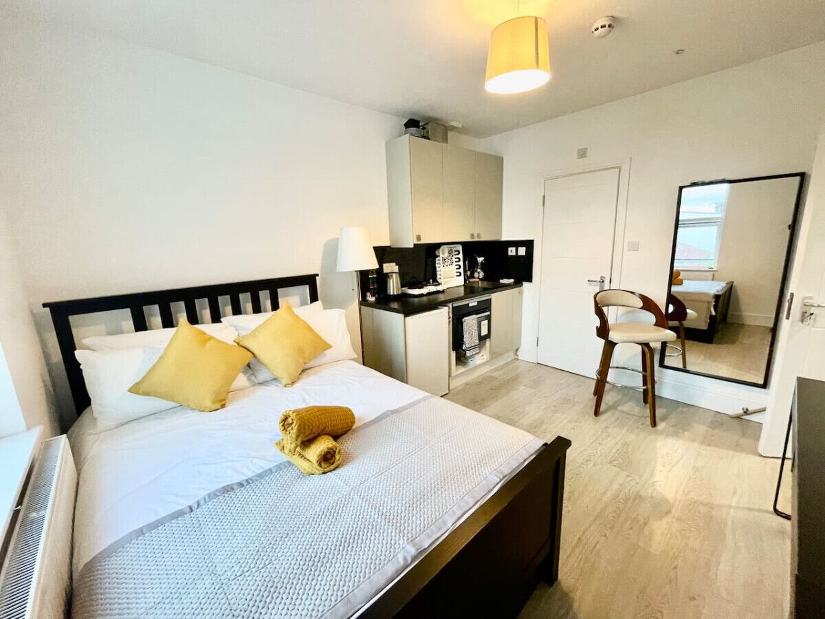 1 bedroom, desk, iron/ironing board, WiFi