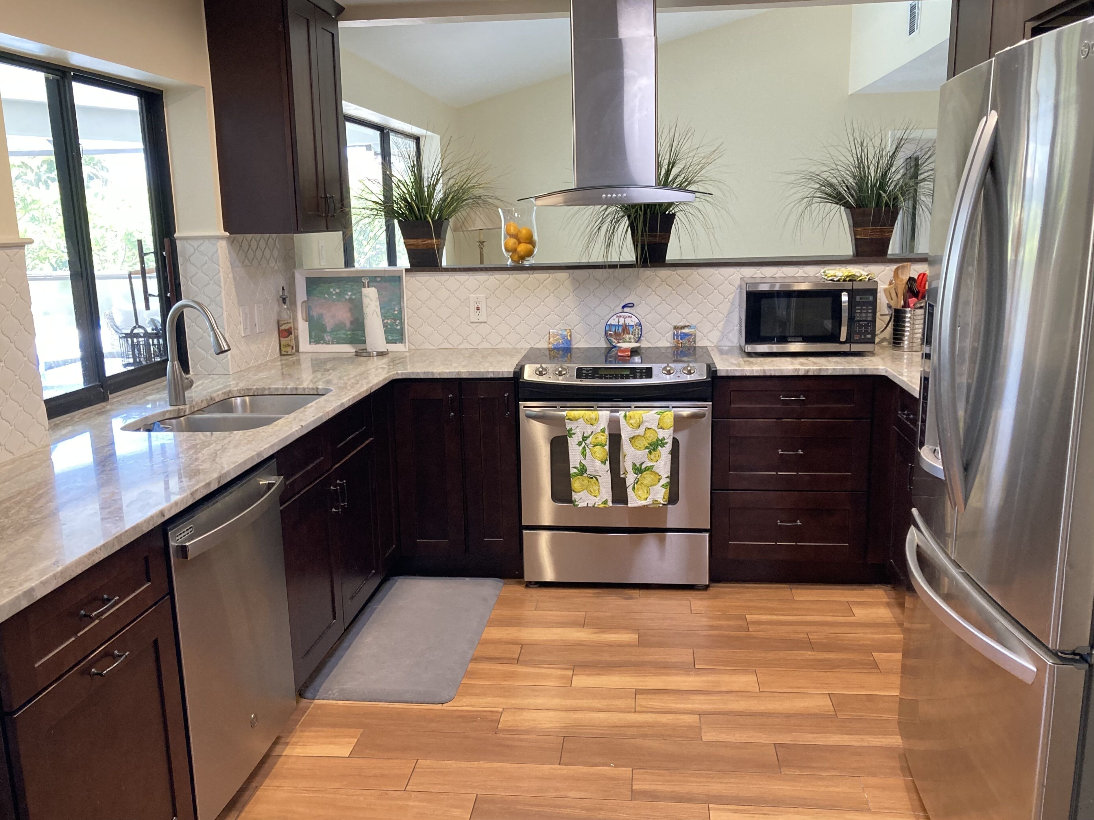 Refrigerador, microondas, horno, placa de cocina