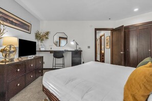 1 bedroom, desk, iron/ironing board, WiFi