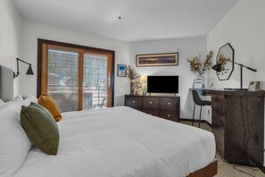 1 bedroom, desk, iron/ironing board, WiFi