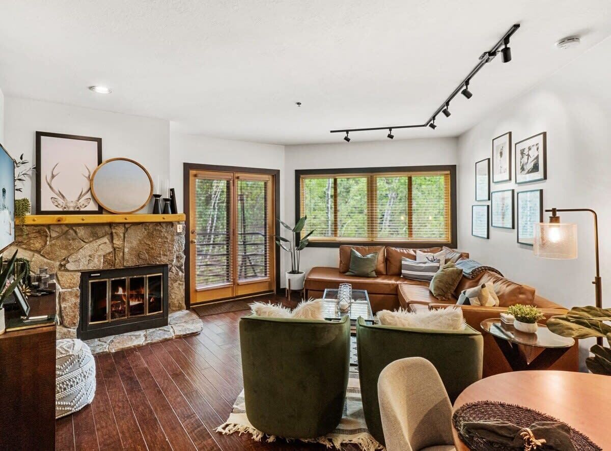 TV, fireplace, offices