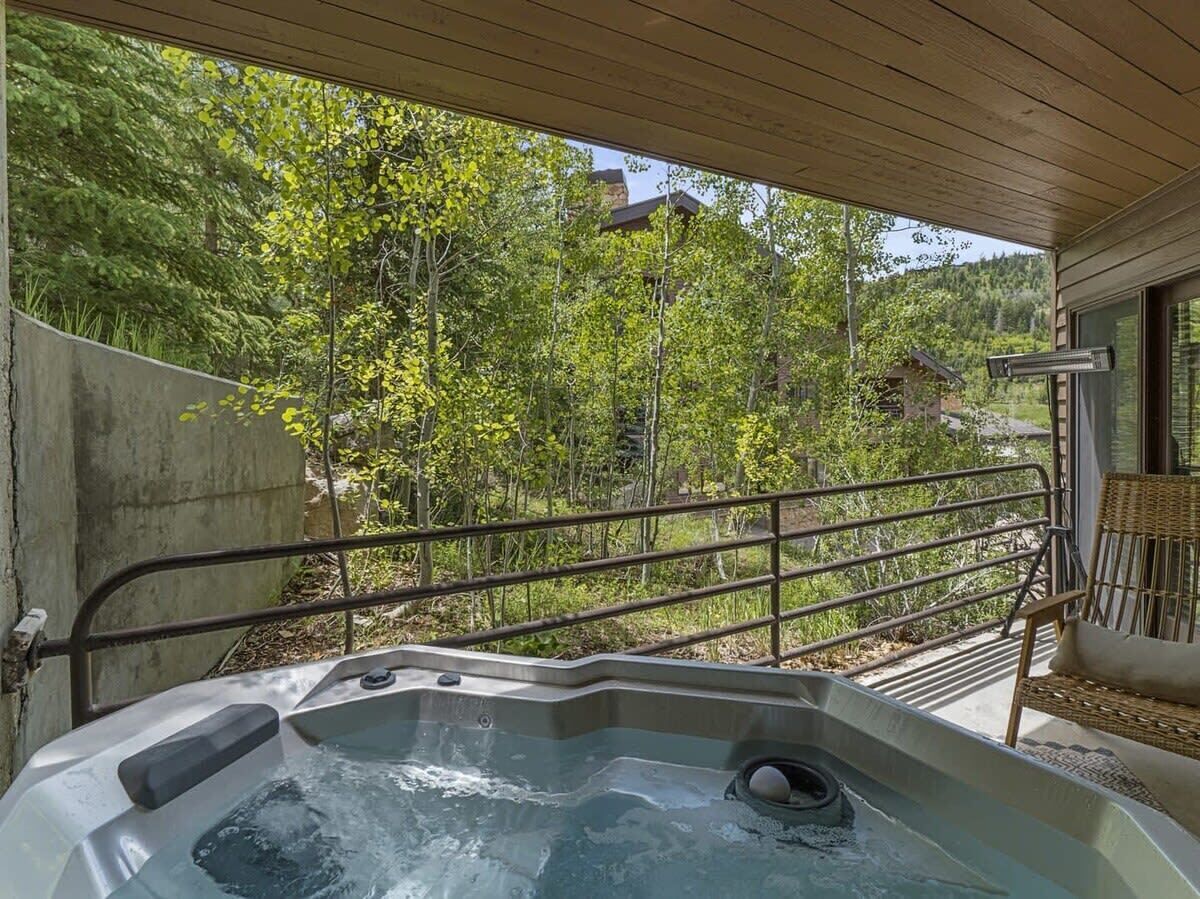 Tina de hidromasaje al aire libre