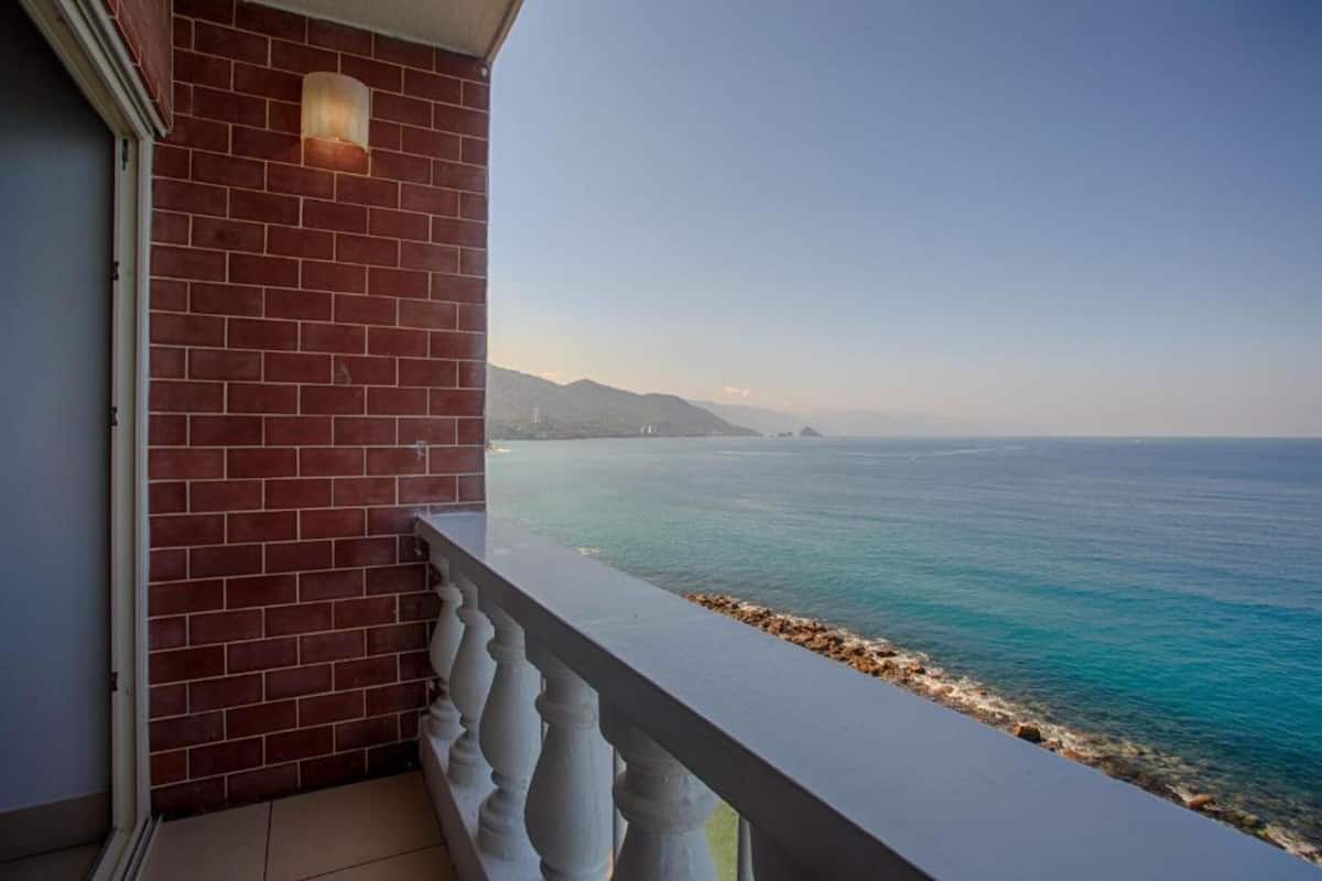 Deluxe Double Room w Sea View | Balcony