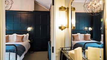 2 bedrooms, Egyptian cotton sheets, premium bedding, pillowtop beds