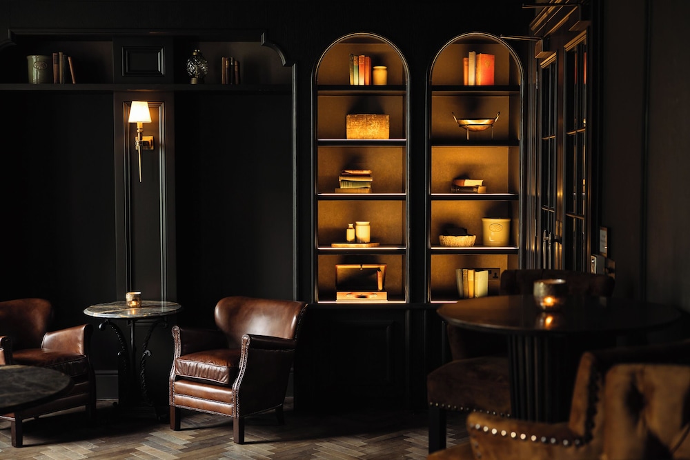 Regency House by null