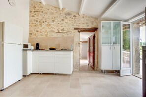 冷蔵庫、電子レンジ、オーブン、食器洗い機