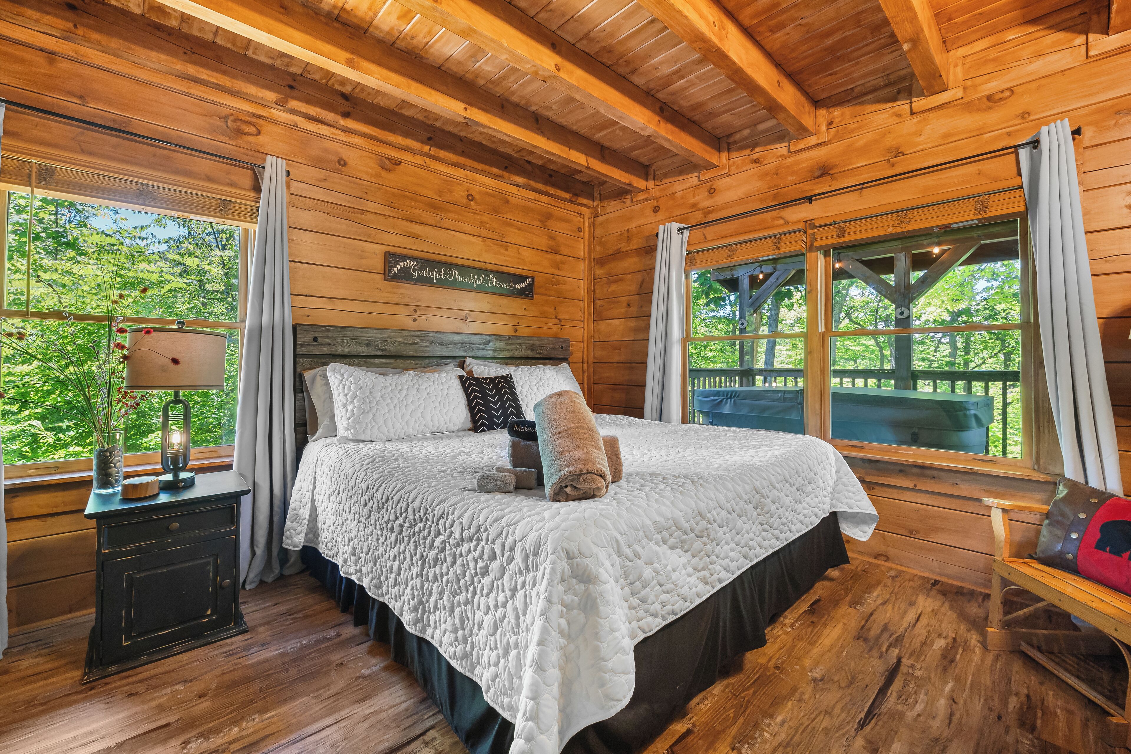 2 bedrooms, desk, iron/ironing board, travel crib