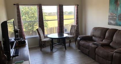 Family-friendly 3 bedroom retreat, in shared house