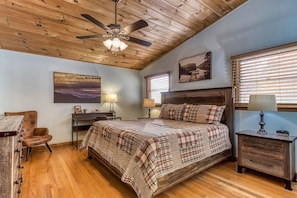 4 bedrooms, desk, iron/ironing board, travel crib