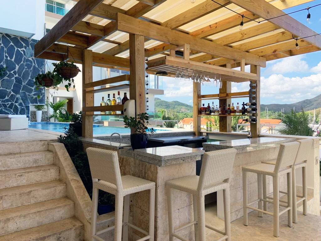 Poolside bar