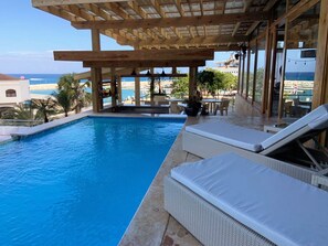 2 udendørs pools