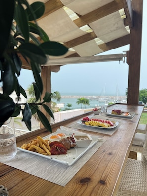 Daily local cuisine breakfast for a fee