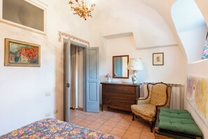 3 bedrooms, travel crib, free WiFi, bed sheets