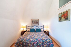 3 bedrooms, travel crib, free WiFi, bed sheets