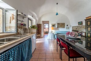 Fridge, oven, stovetop, coffee/tea maker - Smart working in Maremma The Stable (Farnese)