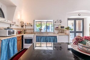 Fridge, oven, stovetop, coffee/tea maker - Smart working in Maremma The Stable (Farnese)