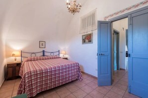 2 bedrooms, travel cot, free WiFi, bed sheets - Smart working in Maremma The Stable (Farnese)