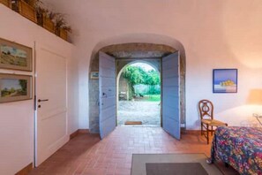 1 bedroom, free WiFi, bed sheets - The donkey farm in Borgo Rinascimento (Farnese)