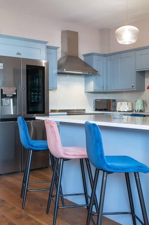 Apartment, Multiple Beds | Private kitchen | Fridge, microwave, oven, stovetop - Beachfront Escape & Wow Sea Views, Luxury Retreat (Herne Bay)