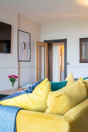 Apartment, Multiple Beds | Living room