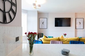 Apartment, Multiple Beds | Living room