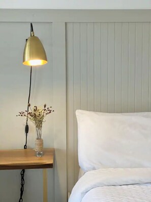 1 bedroom, WiFi - Spacious Hotel King Room in Cashiers Center (Cashiers)