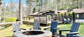 Spacious Hotel King Room in Cashiers Center
