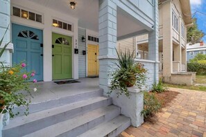 Unclassified image, 5 of 39, button