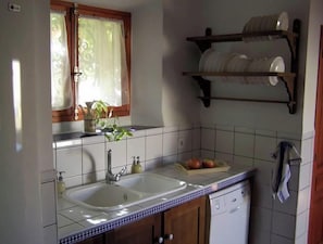 Réfrigérateur, micro-ondes, plaque de cuisson, lave-vaisselle