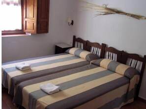 7 makuuhuonetta, silitysrauta/-lauta, Wi-Fi, vuodevaatteet