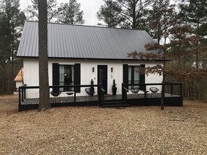 Exterior - Luxury Cabin Couples/Small Family Hochatown - Hot tub, Firepit, A+ Amenities (Broken Bow)