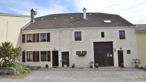 Front of property - Le Clos des Pommes (Bioncourt)