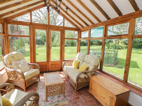 Cottage | Living room - Rowlands House (Coalville)