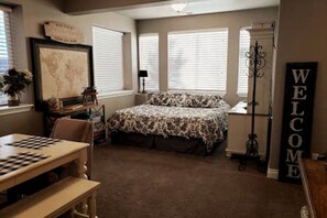 3 bedrooms, desk, iron/ironing board, free WiFi