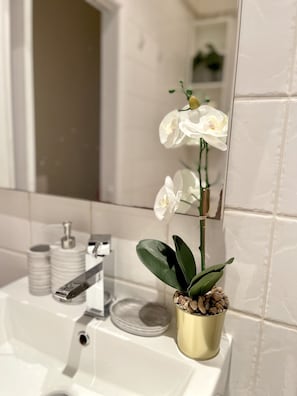 Bathroom - Waterloo Luxury Apartment (London)