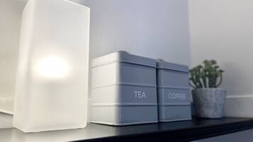 Luxury Apartment, Ensuite, City View | Shared kitchen