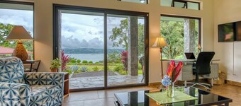 Birderâs Paradise, Dazzling Lake & Volcano Views!