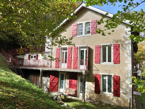Séjour nature en Vallée d’Ossau – Appartement au calme avec parc privé