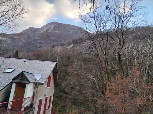 Séjour nature en Vallée d’Ossau – Appartement au calme avec parc privé