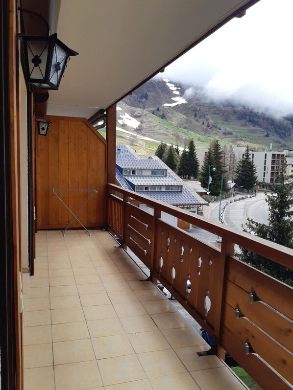 Property grounds - 50m from ski slopes, 4th floor, view mountain, terrace, balcony, ski locker, 50m², Les 2 Alpes (Les Deux Alpes)