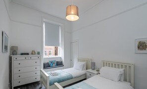 2 habitaciones, tabla de planchar con plancha y wifi gratis