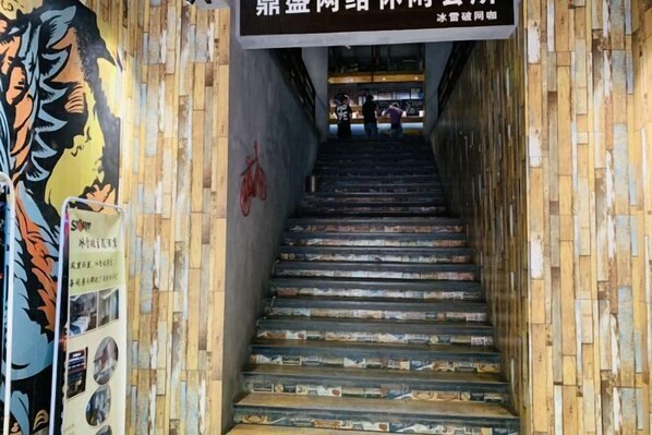 Exterior - Ice Thunder Broken Internet Cafe (Jinxian)