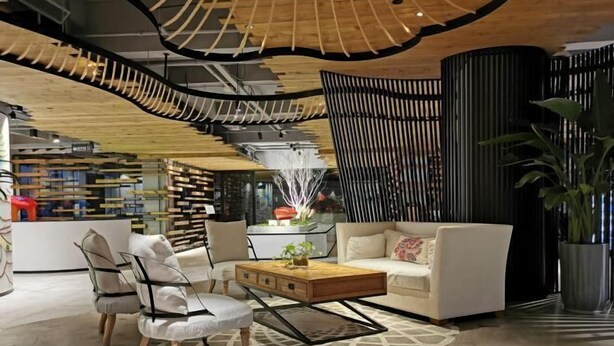A modern interior with a sofa, chairs, a coffee table, and a bookshelf. - Hongting International Hotel(Central Lake District Store) (Hangzhou)
